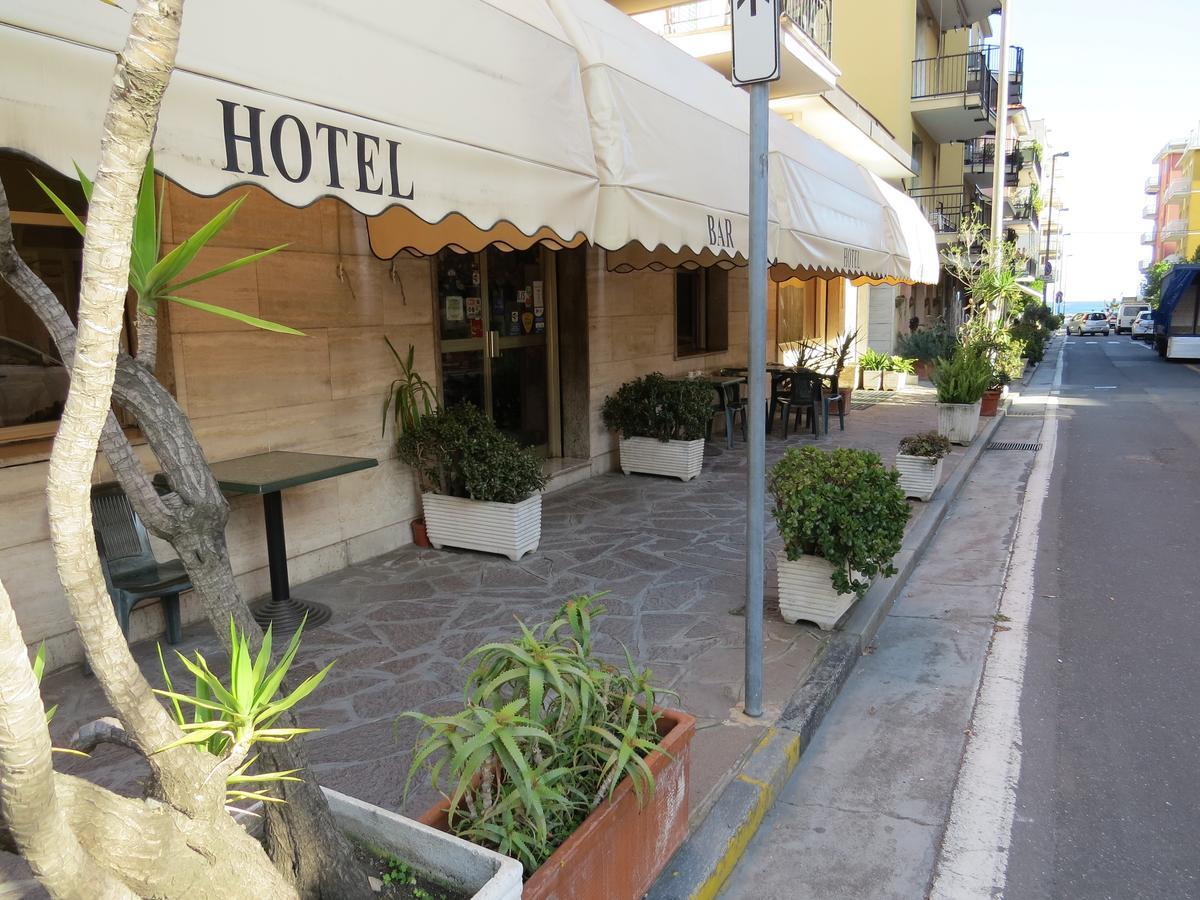 Hotel Fortuna San Bartolomeo Al Mare Εξωτερικό φωτογραφία
